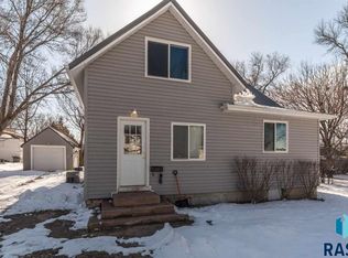 108 N Ladelle Ave, Dell Rapids, SD 57022