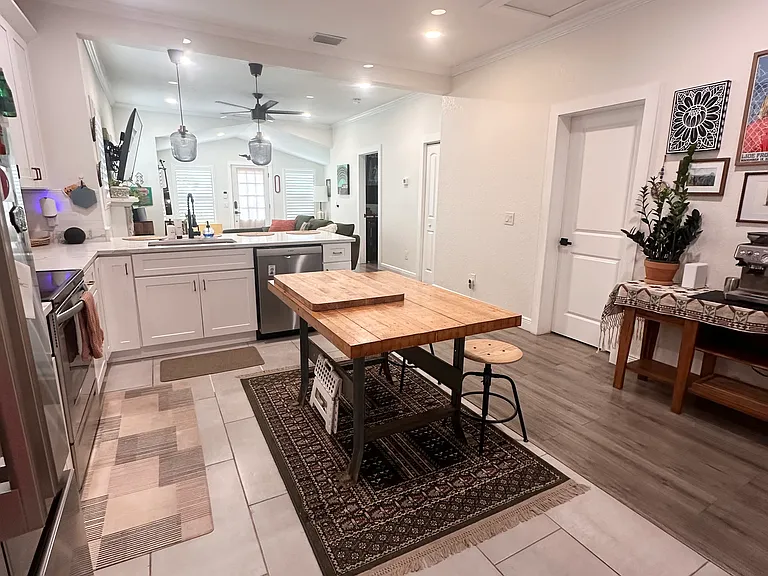 210 W Lambright St — Photo 13