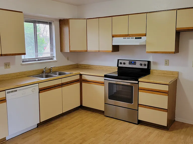 2805 N Grand Ave #A — Photo 1