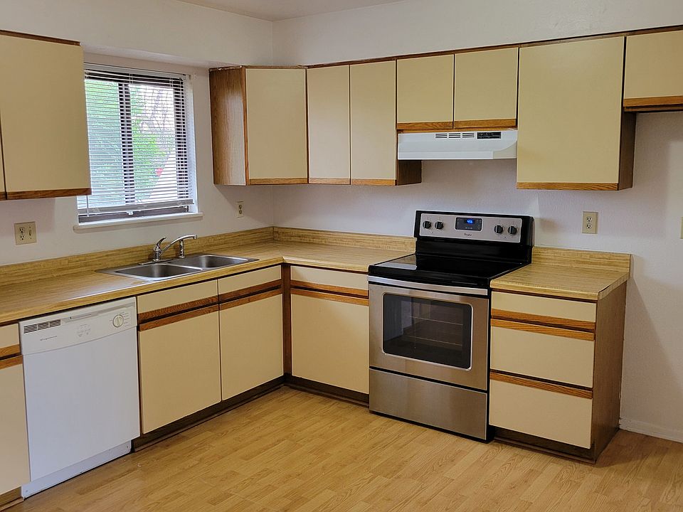 1st image of 2805 N Grand Ave #A