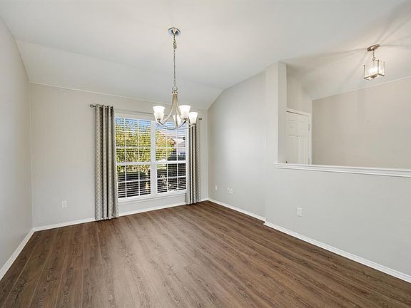 3rd image of 2271 Fieldcrest Dr #2271