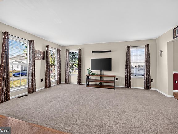 4th image of 43 Nita Dr