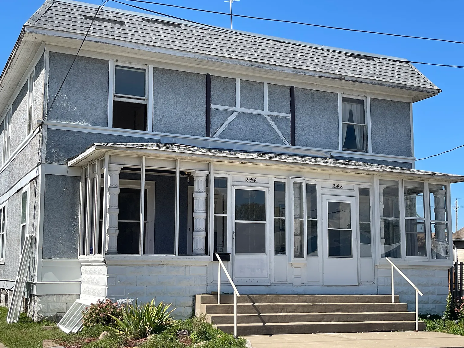 3 bed, 1.5 bath, 1360 sqft, $1,200 — Photo 2