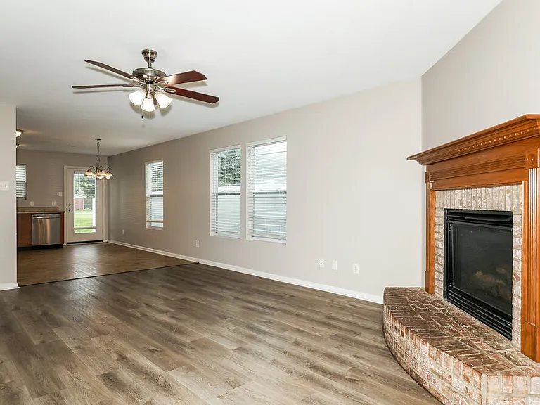 8039 Bach Dr — Photo 4