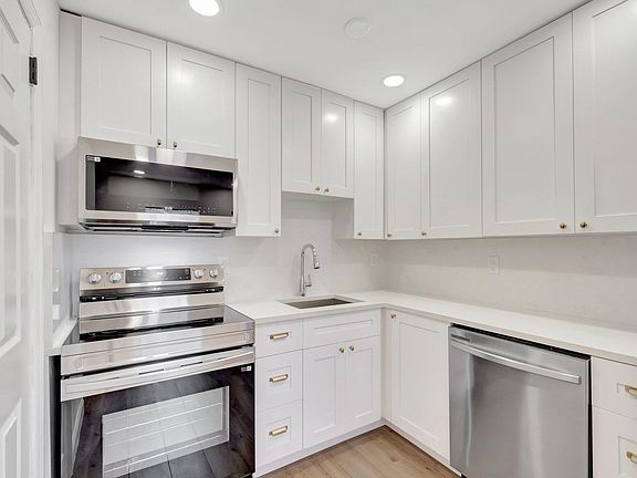 4th image of 950 29th Street