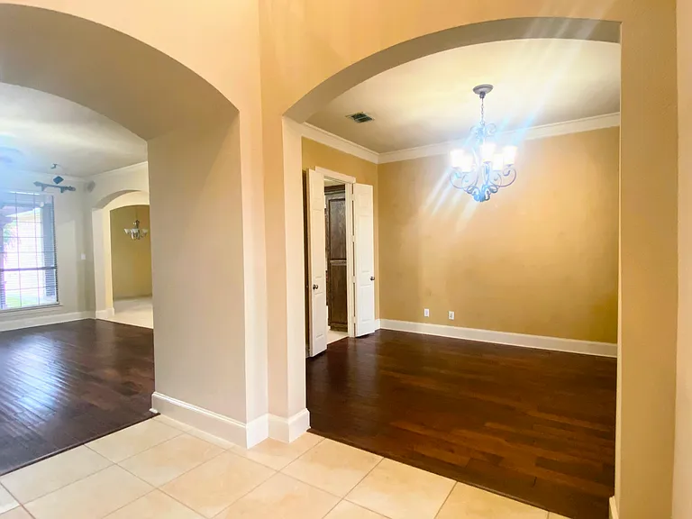 11563 Avondale Dr — Photo 4