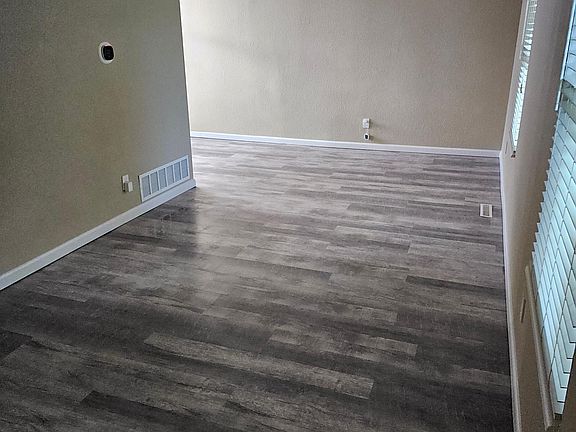 5th image of 10460 Holland Ct
