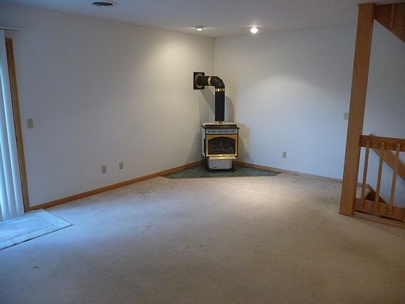 4th image of 450 Meadowridge Cir