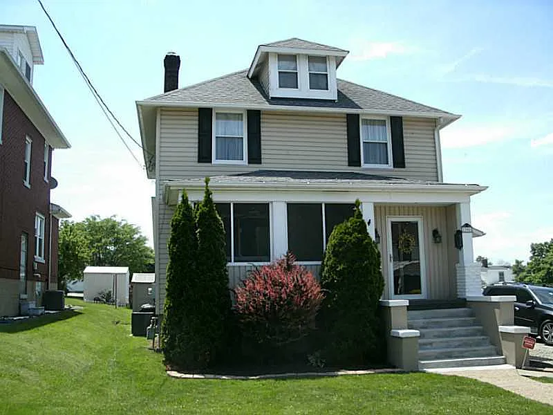390 Jones St photo 1