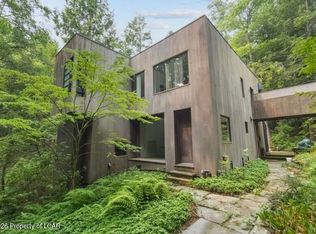 77 Sullivan Trl, Bear Creek, PA 18602