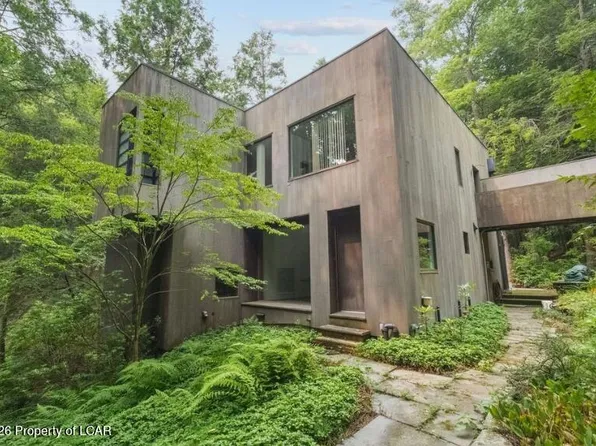 77 Sullivan Trl, Bear Creek, PA 18602