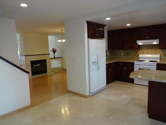 3rd image of 1002 Winston Ct