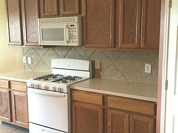 5th image of 818 Glen Abbey Dr