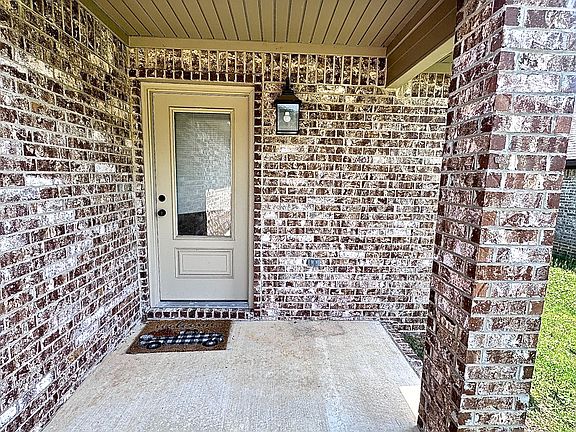 3rd image of 342 Wolf Grove Ln
