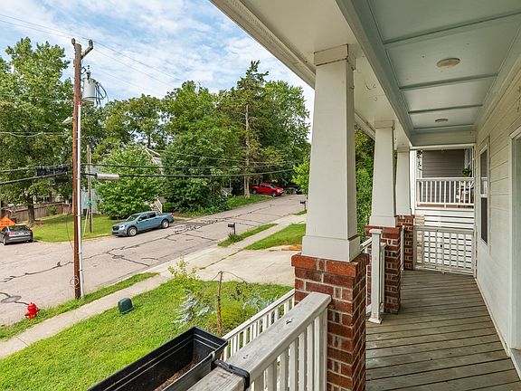 3rd image of 117 Dunstan Ave