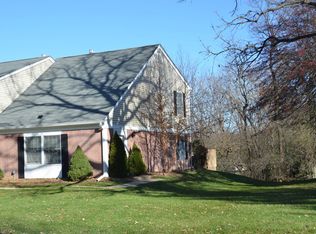 46 Bright Oaks Cir, Cary, IL 60013