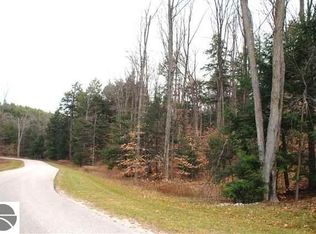 9525 S Nottingham Dr, Traverse City, MI 49684