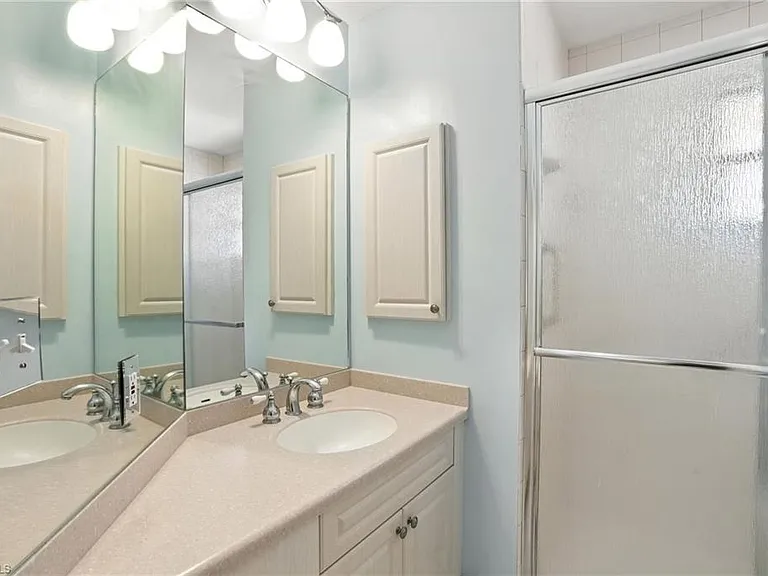 7032 Pelican Bay Blvd #E-304 — Photo 27