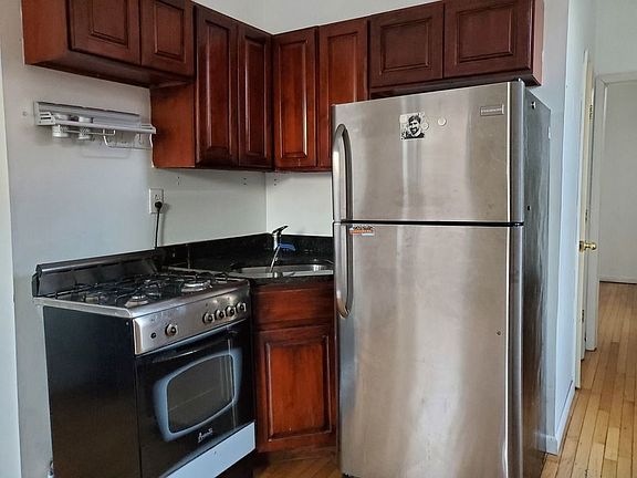5th image of 814 Marcy Ave APT 2D