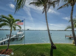 7124 S Shore Dr S, South Pasadena, FL 33707