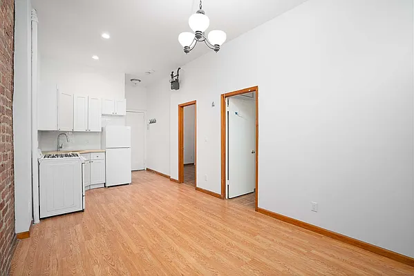 Rented by Waldstar Real Estate LLC | media 24