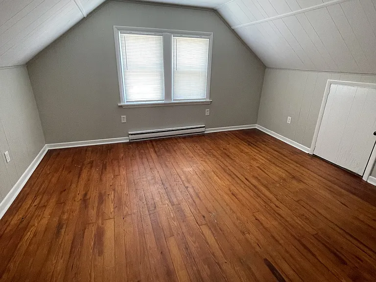 122 Marshall St — Photo 8