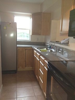 4th image of 4242 Parkside Dr