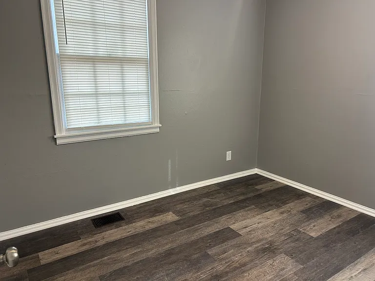 2119 McKinley Ave — Photo 3