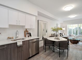 10129 5th St #113, Sidney, BC V8L2X8