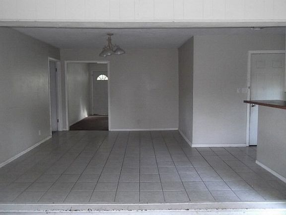 3rd image of 56 Pin Oak Ct