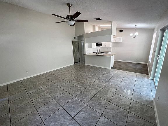 2nd image of 3379 Shorncliffe Ln
