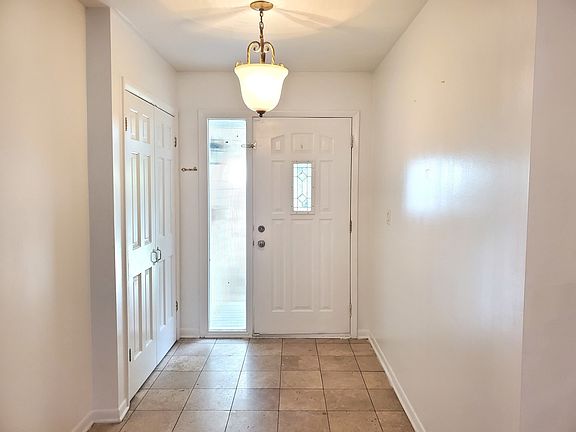 2nd image of 887 Auburn Ct