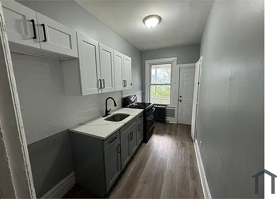 35 Shepard Ave #11 — Photo 1