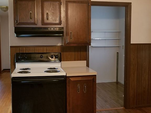 2nd image of 425 Phillips Ln