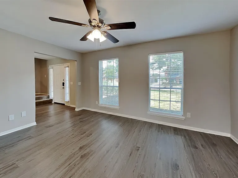 1031 Cascade Creek Dr — Photo 2