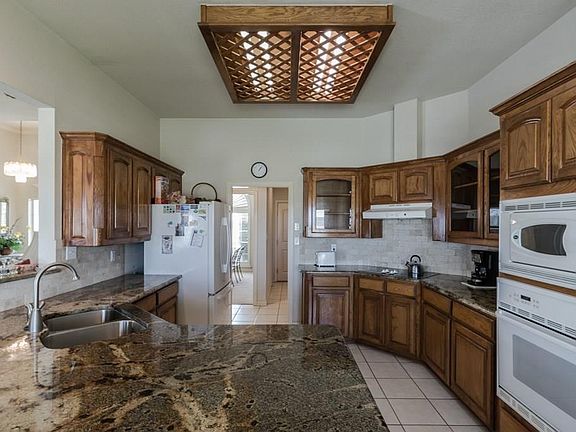 3rd image of 104 Longhorn Ct