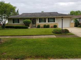 8 Evergreen St, Elk Grove Village, IL 60007