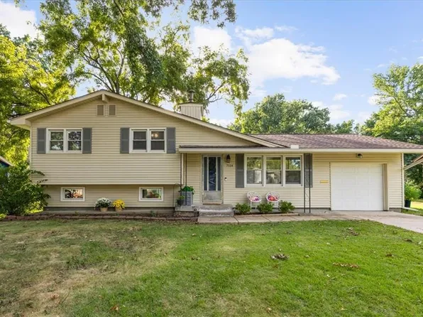 7114 Larsen Ln, Shawnee, KS 66203