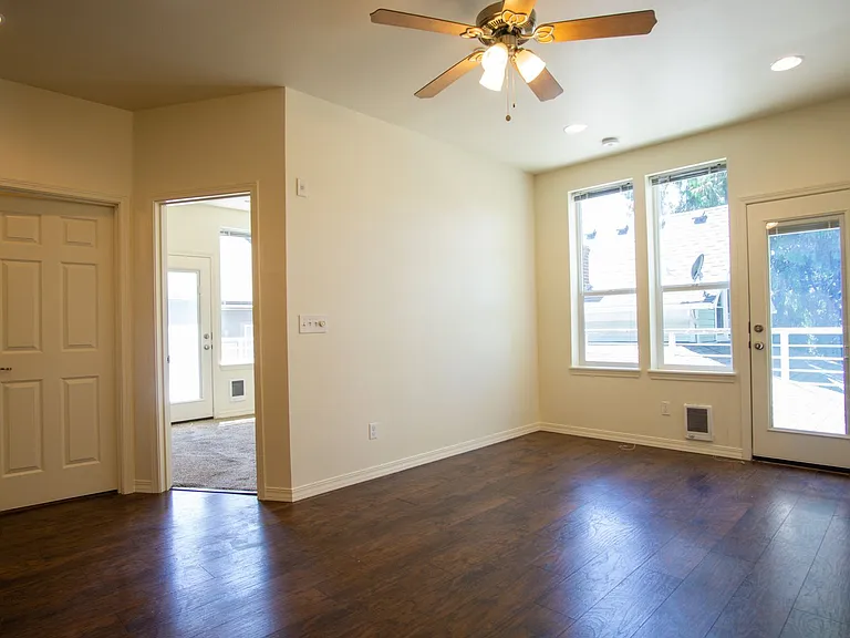 610 SE Spokane St #11 — Photo 4