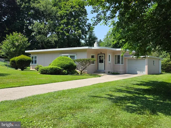 8202 Gladstone Rd, Wyndmoor, PA 19038