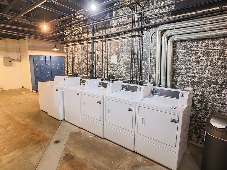 Avondale Hollywood Apartments — Photo 15
