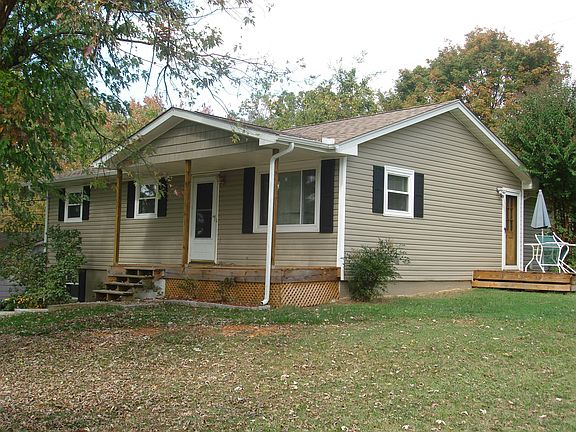 4th image of 448 Hilltop Dr