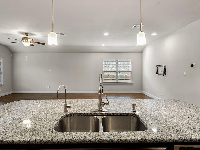 1104 Chad Dr — Photo 15