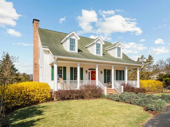 1745 Mountainside Dr, Blacksburg, VA 24060