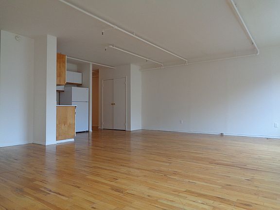 3rd image of 1075 Warburton Ave #33