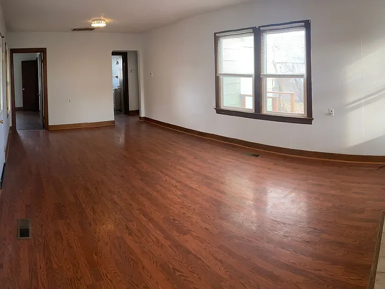 2439 Homedale Rd — Photo 3