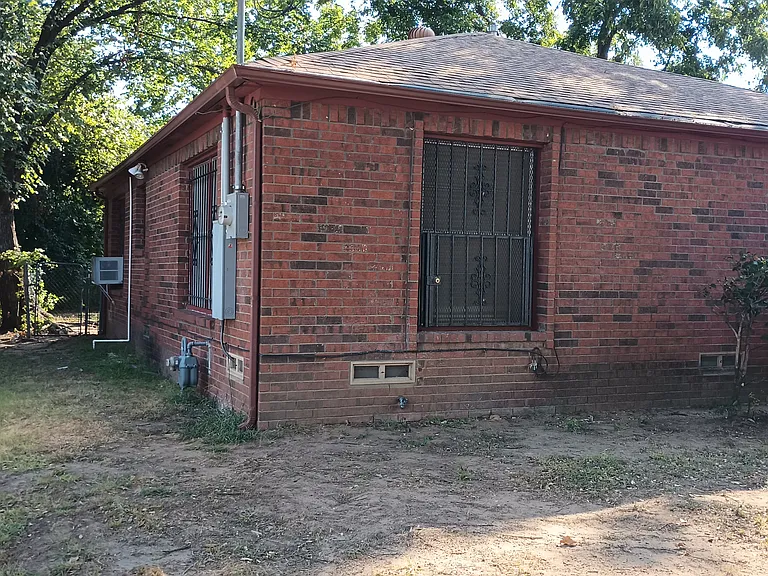 3717 Myrtle St — Photo 2