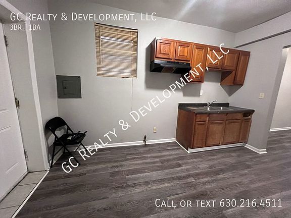3rd image of 8715 S Marquette Ave #1