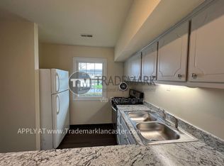 15 Colonial Park, New Holland, PA 17557