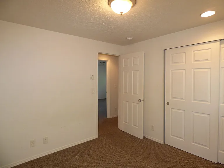 4811-4813 Cougar Ct SE — Photo 16